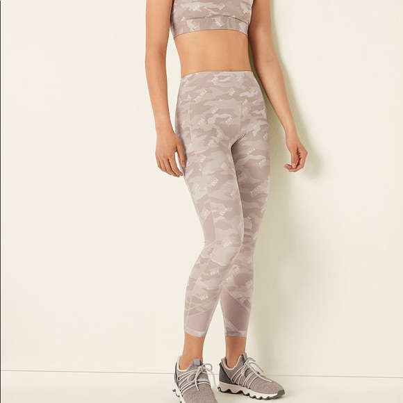 💗VS PINK ULTIMATE V POLAR CAMO LOGO LEGGINGS - Picture 4 of 8